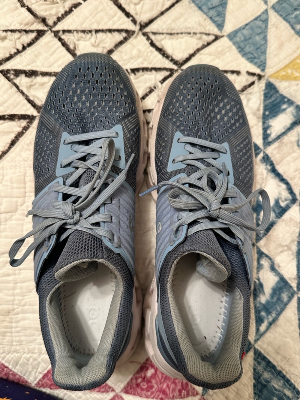 On Running women’s  Cloud Running Shoes — size 8 - Picture 4 of 4